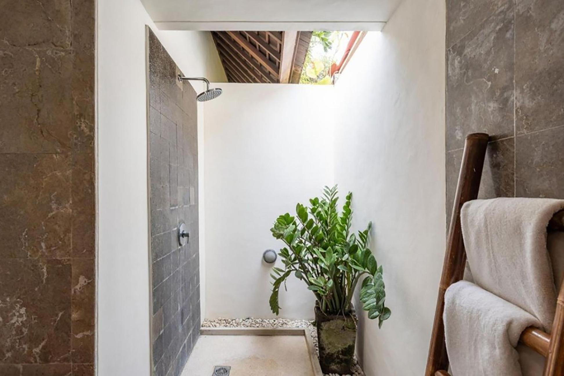 Villa Tiga Mangga Seminyak Exteriör bild